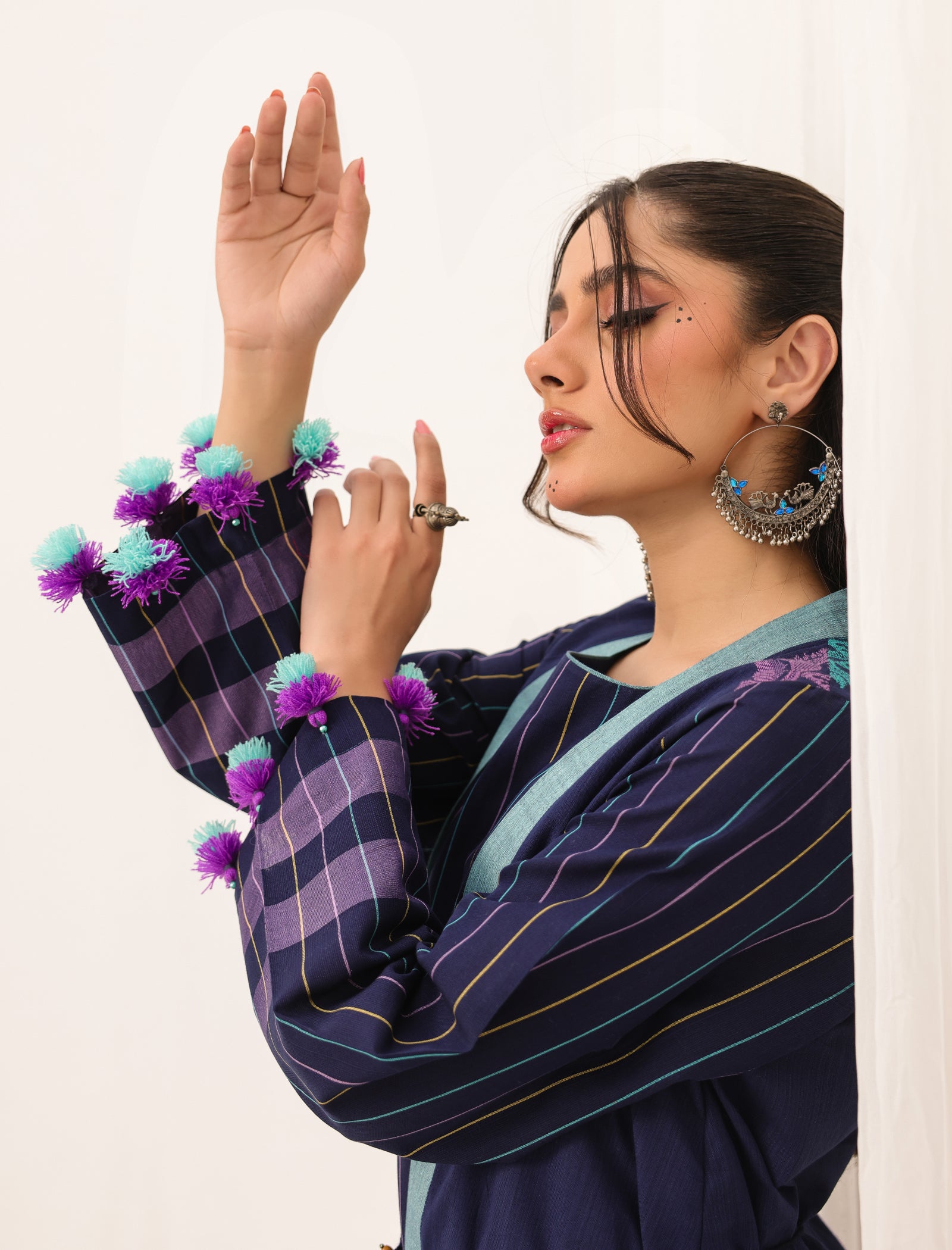 3 Pc Yarn Dyed Unstitched Suit Secondary image