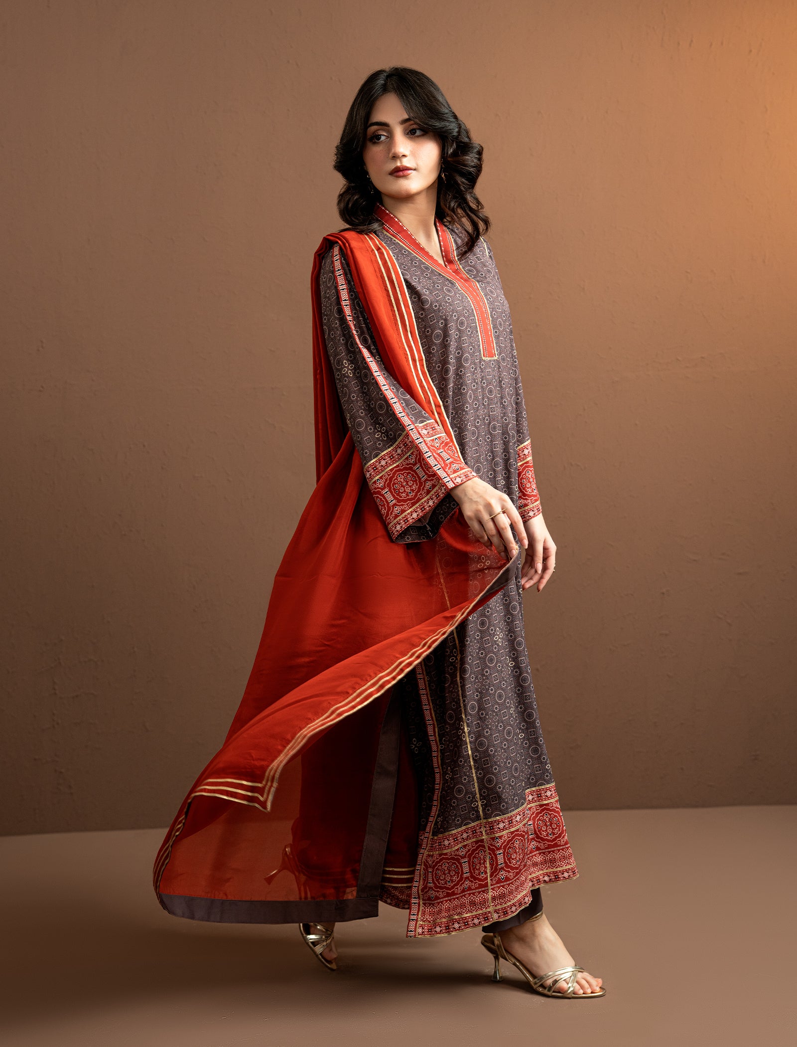 Formal Dupatta Secondary image